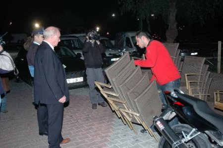 Karşıyaka Belediyesi Ekipleri Gece De Denetim Yapıyor