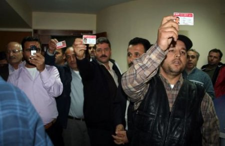 Karşıyaka Belediyesi'nden Çıkarılan İşçiler Chp İzmir İl Başkanlığı'nı İşgal Etti