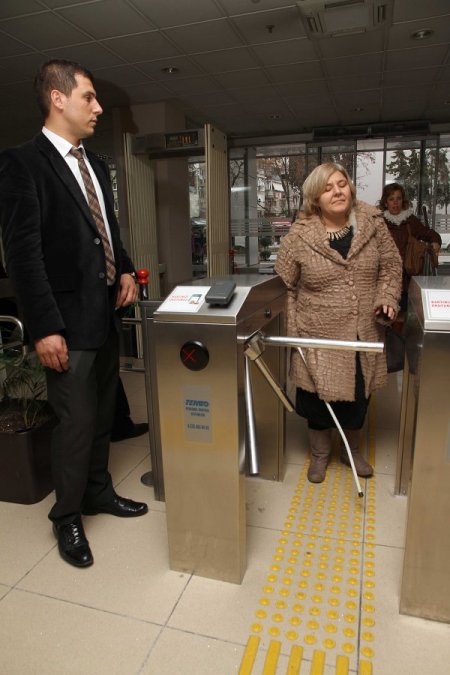 Karşıyaka Belediyesi'nden görme engellilere özel düzenleme