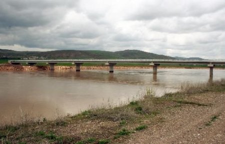 Karşıyaka Köprüsü Tamamlandı, Bağlantı Yolları Para Engeline Takıldı
