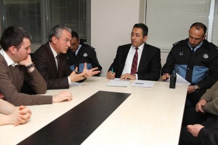 Karşıyaka zabıtası hipermarketleri uyardı