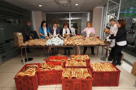 Karşıyaka'da her gün 2 bin kişiye kahvaltı veriliyor