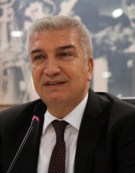 Karşıyaka’da vatandaştan kaldırım parası alınmayacak