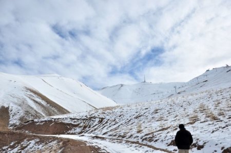 Karsız Palandöken, geçen seneyi mumla arıyor