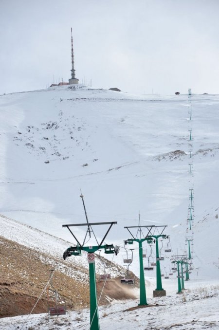 Karsız Palandöken, geçen seneyi mumla arıyor