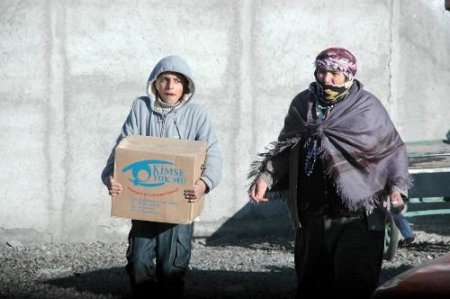 Karslı İşadamından İhtiyaç Sahibi Ailelere Gıda Yardımı