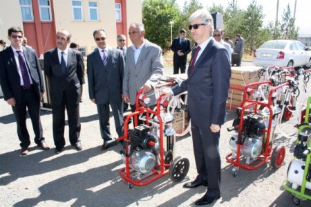 Kars'ta 108 çiftçiye süt sağım makinesi ve jeneratör dağıtıldı