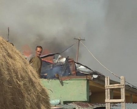 Kars'ta Çatı Yangını Korkuttu
