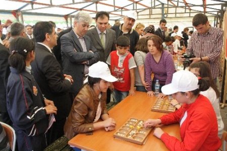 Kars’ta geleceğin bilim adamları hünerlerini sergiledi