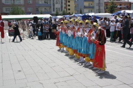 Kars’ta geleceğin bilim adamları hünerlerini sergiledi