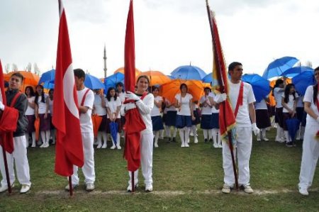 Kars'ta Hava Muhalefeti Nedeniyle Kutlanamayan 19 Mayıs Törenleri Yapıldı