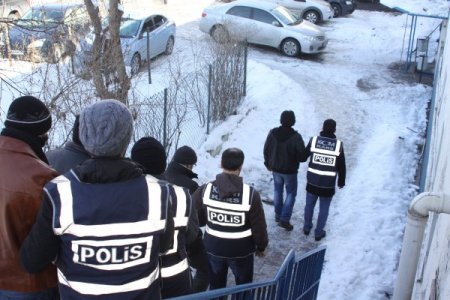 Kars’ta kaçakçılık yapan 4 kişi tutuklandı