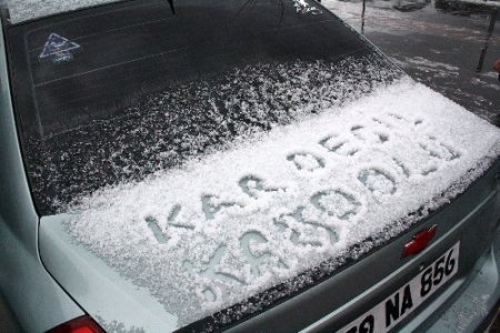 Kars’ta kar gibi dolu yağdı