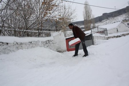 Kars'ta Kar Kalınlığı Yarım Metreyi Geçti