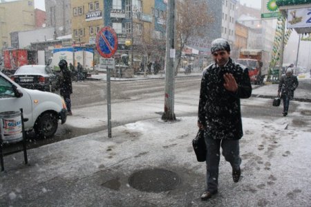 Kars’ta kar şiddetini artırdı