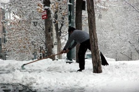 Kars'ta Kar Yağışı Hava Ulaşımını Aksattı