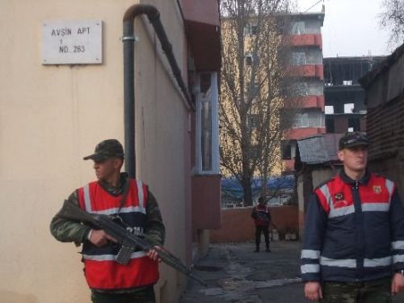 Kars'ta Kck Operasyonunda Belediye Başkanının Evi Ve Makamı Aranıyor