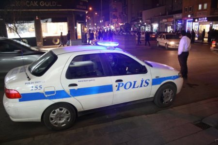 Kars'ta kız mevzusu izinsiz gösteriye dönüştü