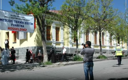 Kars'ta Mesleki Ve Teknik Eğitim Fuarı Açıldı