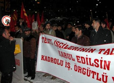 Kars'ta Tekel İşçileri İçin Kar Altında Meşaleli Yürüyüş Yapıldı