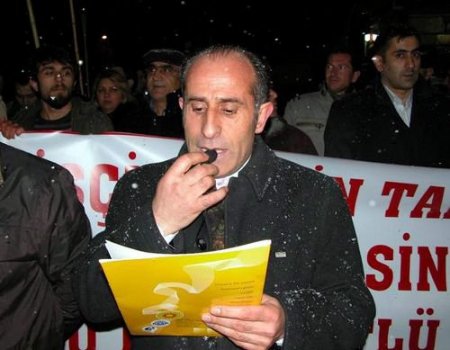 Kars'ta Tekel İşçileri İçin Kar Altında Meşaleli Yürüyüş Yapıldı