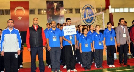 Kars’ta üniversiteler arası voleybol turnuvası başladı