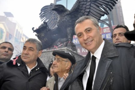 Kartal Heykeli'nin açılışını Başkan Orman yaptı