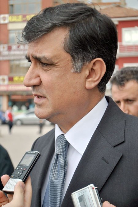 Kartal: Türkiye'de geçen yıl trafik kazalarında 2 bin 230 kişi öldü