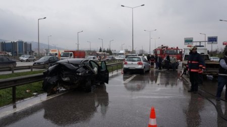 Kartal’da zincirleme kaza: 2 yaralı