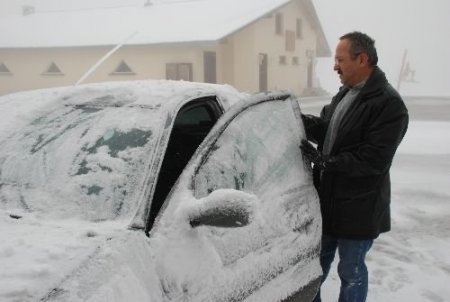 Kartalkaya'da Kar Kalındığı 10 Santimetreye Ulaştı