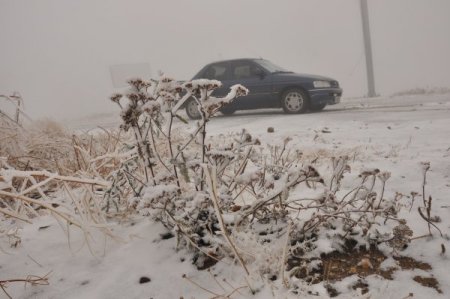 Kartalkaya'ya mevsimin ilk karı yağdı