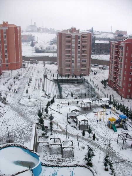 Kartepe'de Kar Kalınlığı 2 Metreye Ulaştı