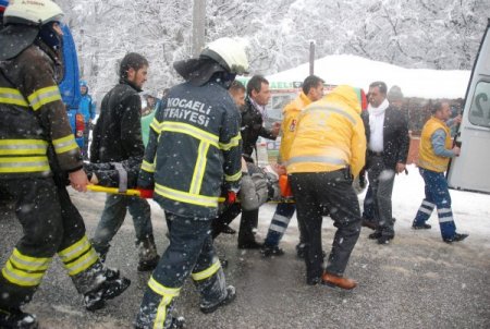 Kartepe'de uçuruma yuvarlandılar
