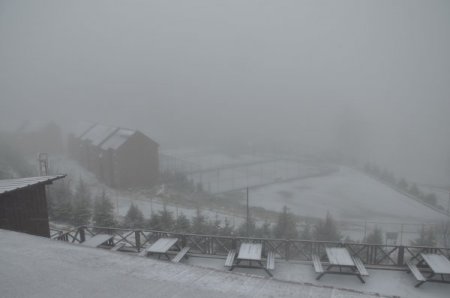 Kartepe'ye mevsimin ilk karı yağdı