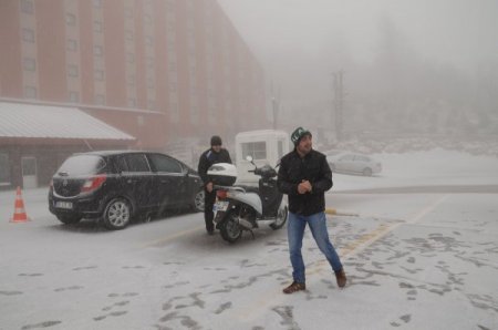 Kartepe'ye mevsimin ilk karı yağdı