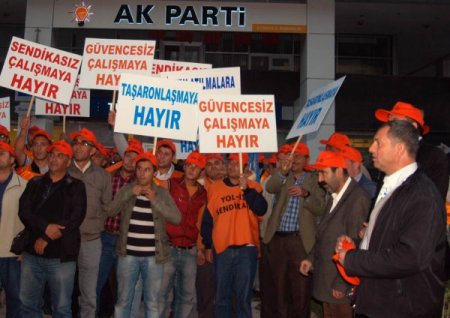 Karyollarında çalışan işçiler AK Parti önünde eylem yaptı