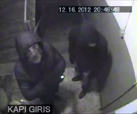 Kasa hırsızları güvenlik kamerasında