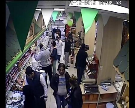 Kaşar hırsızları güvenlik kamerasında