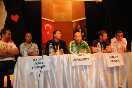 Kasımpaşa'da Shota Arveladze ve oyuncular panele katıldı