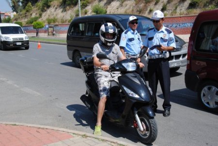 Kasksız Ve Gürültü Kirliliği Yapan Motosiklet Sürücüleri Yakın Takipte