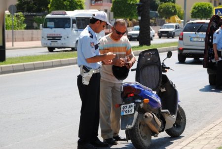 Kasksız Ve Gürültü Kirliliği Yapan Motosiklet Sürücüleri Yakın Takipte
