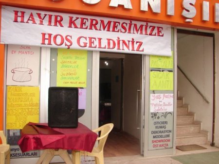Kastamonulu Ev Hanımlarından Öğrenciler Yararına Kermes