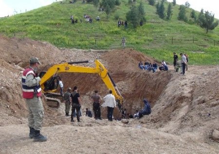 Katarlı köyünde yapılan kazılarda bazı kemik parçalarına ulaşıldı