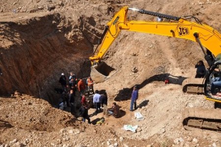 Katarlı köyünde yapılan kazılarda bazı kemik parçalarına ulaşıldı