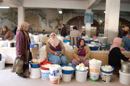 'Katık Pazarı’nda satılan ürünlerle iki nesil yetişti'