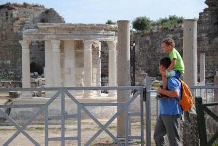 Katkı payı bütçesiyle 2 bin yıllık Tüke Tapınağı bir yıl içinde ayağa kaldırıldı