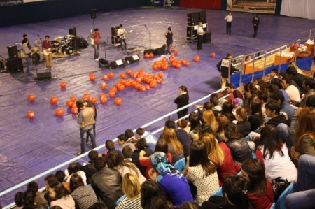 KAÜ’de öğrenciler konserde kaynaştı