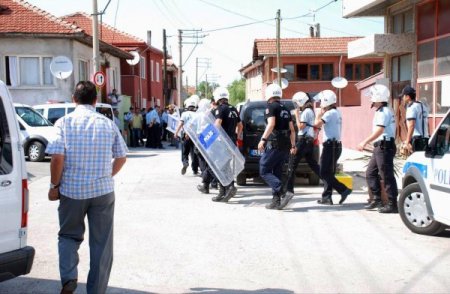 Kavgada Tabancayla Ateş Açıldı: 1'i Komiser, 2 Kişi Yaralandı