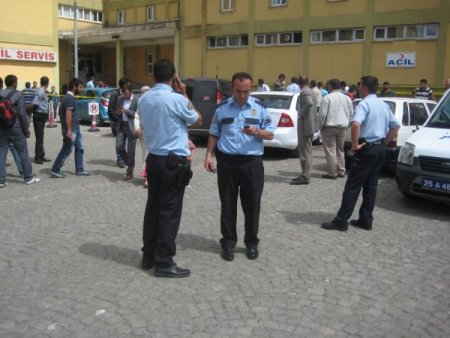 Kavgayı Ayıran Polisin Tabancasını Gasp Eden Şahıs Dehşet Saçtı