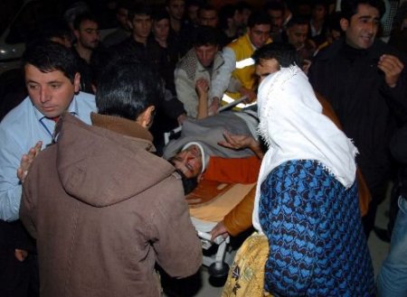 Kavgayı Ayırmaya Çalışan Yolculara Otomobil Çarptı: 3 Ölü, 3 Yaralı